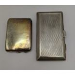 A silver cigarette case Chester 1926, together wit a silver vesta case Chester 1926 total weight