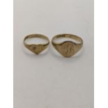 A 9ct gold gents signet ring having engraved initials to the centre together with a 9ct gold heart