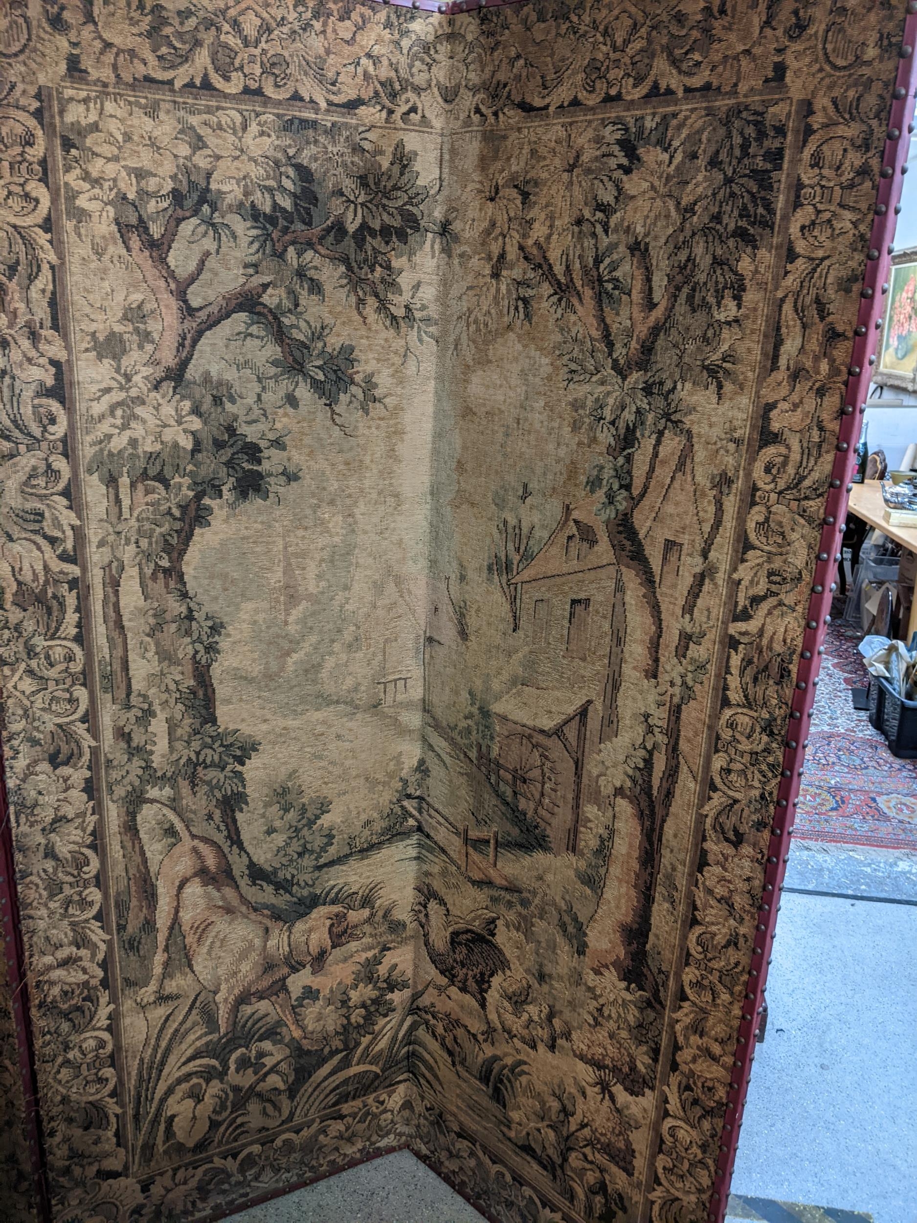 A late 19th/early 20th century four fold tapestry panel screen with red leather backing decorated - Bild 2 aus 5