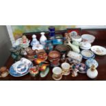 Small collectables to include a ceramic model of birds, Royal Doulton Lambeth miniatures, and a