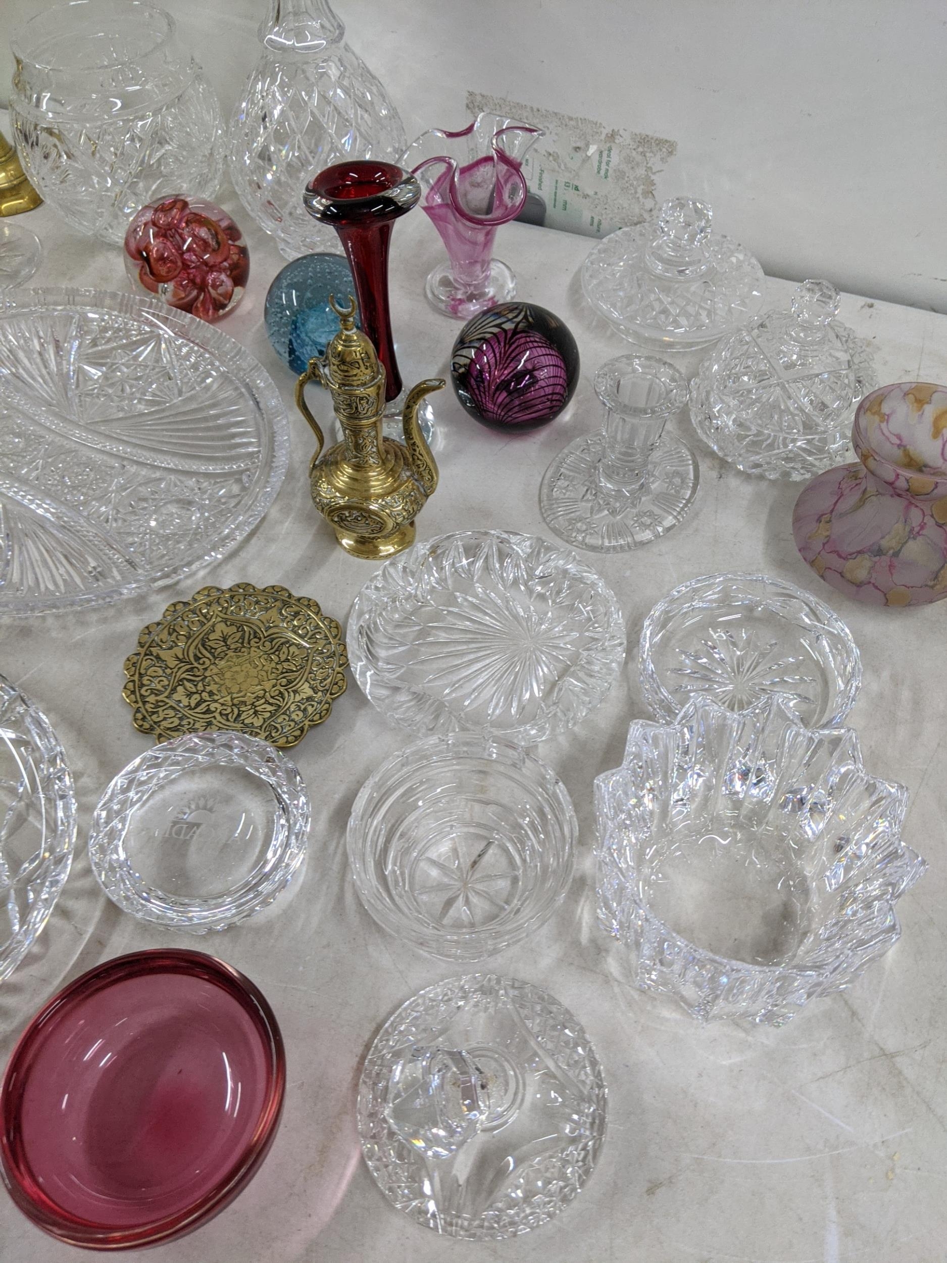 Glassware to include a Waterford paper weight, Oriffors glass bowl, brass ware to include a pair - Image 2 of 5