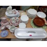Modern kitchen and tableware to include Johnson Brothers white ironstone octagonal plates, a fish