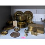 A mixed lot of Asian and Chinese brassware, along with a 1914 brass WW1 Christmas box with