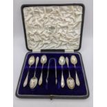 A 1920's silver cased set of six tea spoons and a pair of sugar tongs, 72.5g Location: