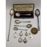 Mixed silver to include a boxed Edward VII souvenir spoon by Pearce & Sons, mixed silver spoons