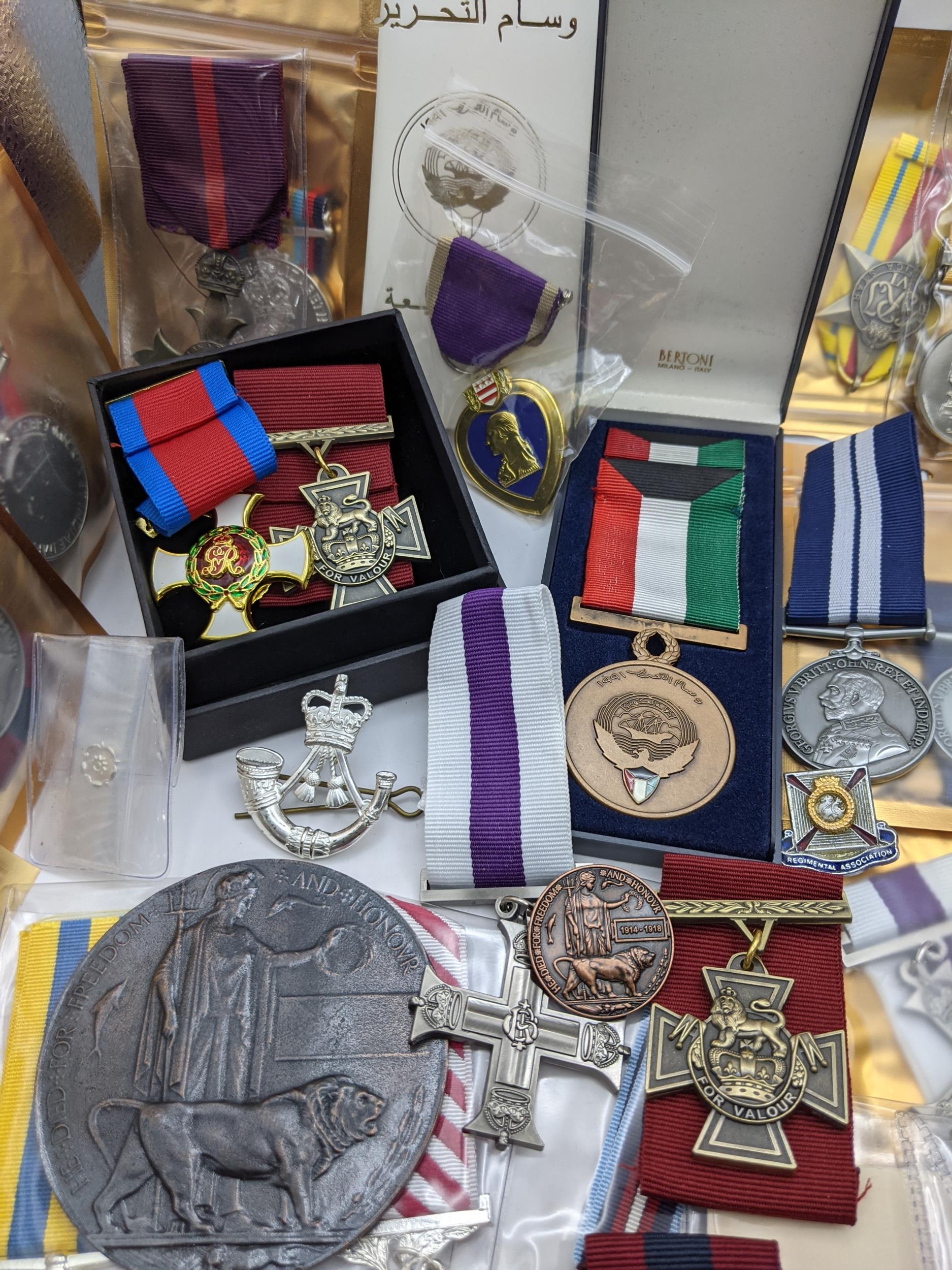 A collection of mostly British Replica medals, to include Victoria Cross, Distinguished Service - Image 7 of 8