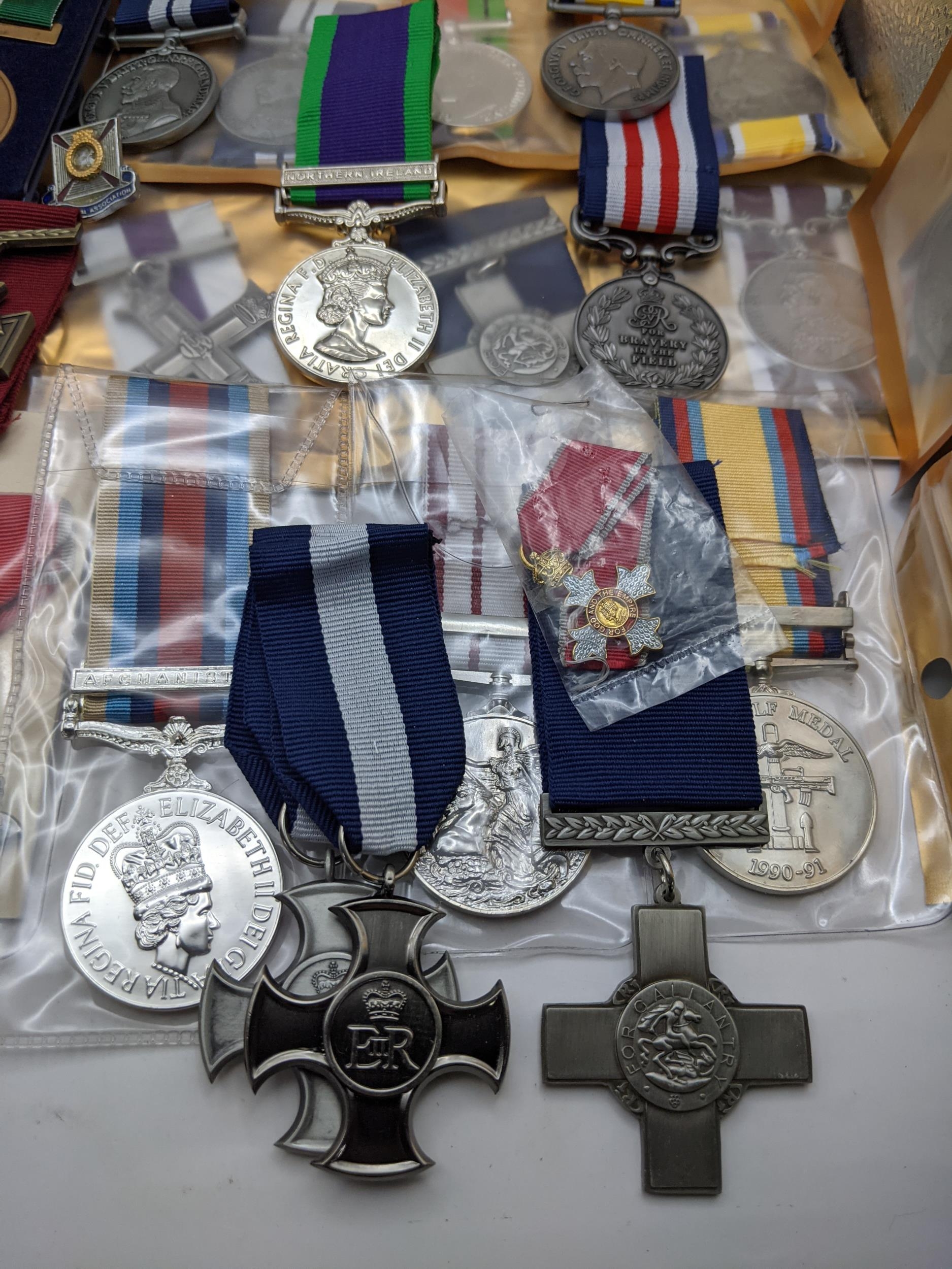 A collection of mostly British Replica medals, to include Victoria Cross, Distinguished Service - Image 4 of 8