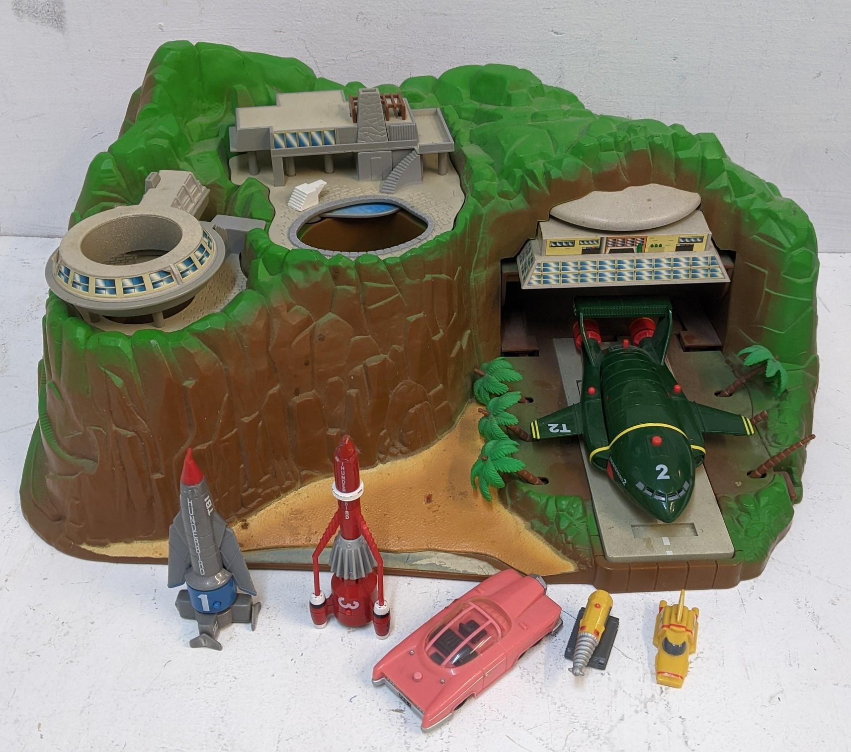 A 1989 Tracy island with accessories Location: