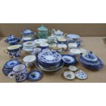 A mixed lot of ceramics to include a Chinese lidded mug, mixed blue and white and other items