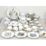 A mixed lot to include a Wedgwood part tea service to include cups and saucers, side plates and