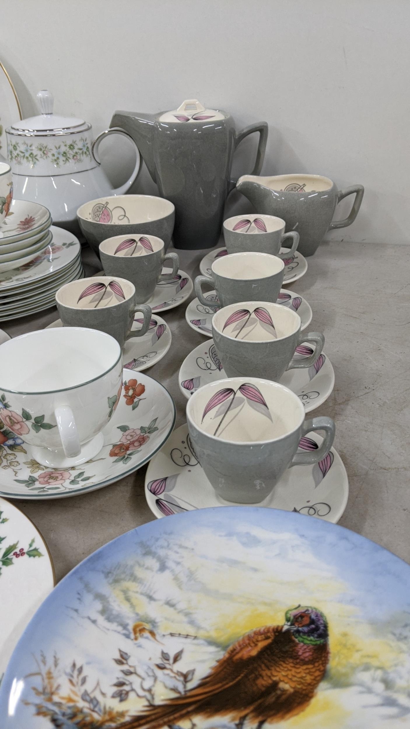 A mixed lot to include a Wedgwood part tea service to include cups and saucers, side plates and - Image 2 of 7