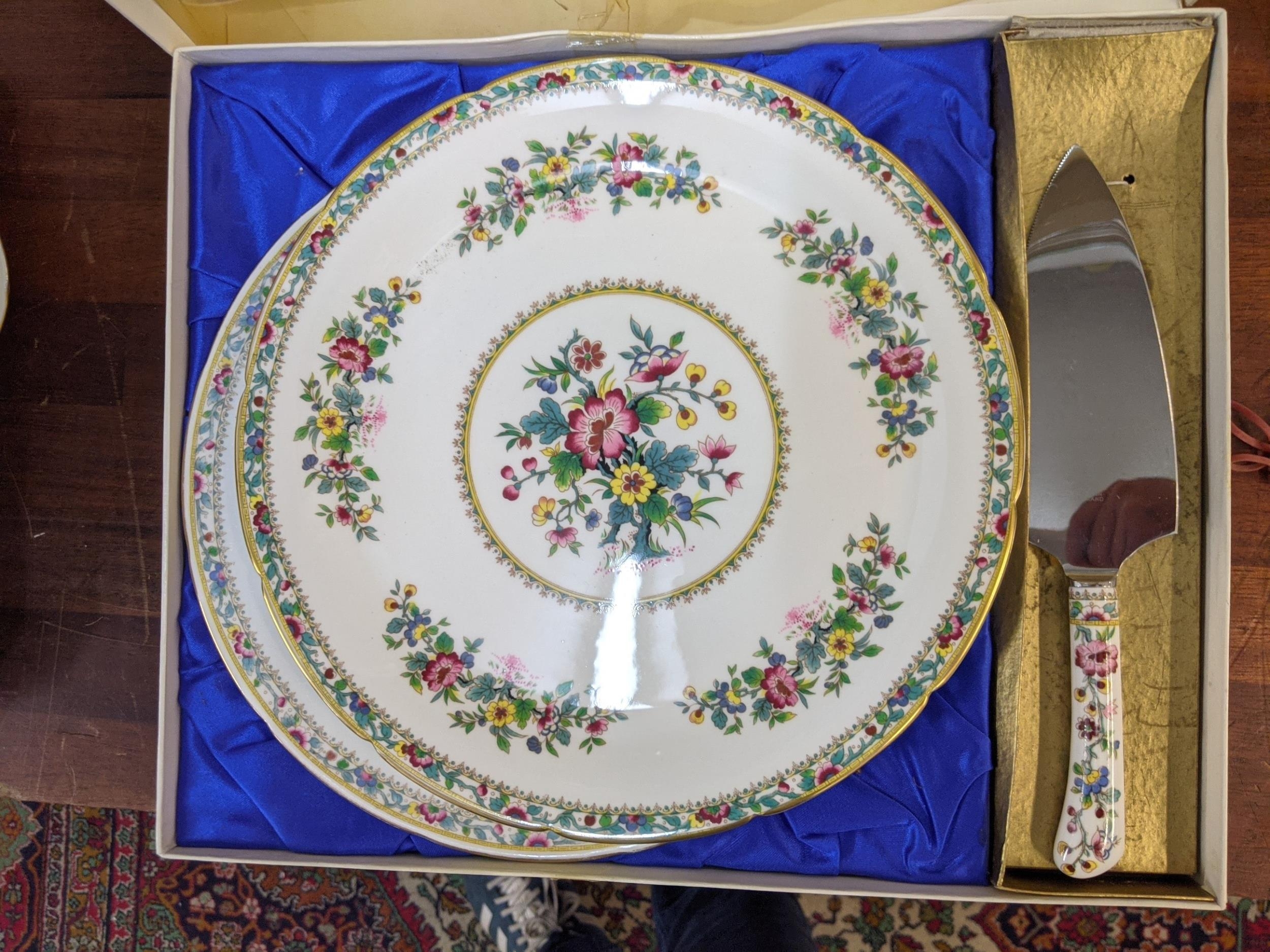 A Coalport Ming Rose pattern tea set with twelve cups, saucers, plates, a tea pot and other items - Image 4 of 5