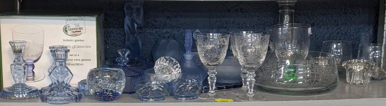 A mixed lot of glassware to include a boxed Portmerion Botanic glass and others Location: