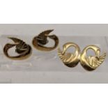 A pair of 9ct gold earrings in the form of a swan along with a matching brooch, total weight 6.5g