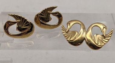 A pair of 9ct gold earrings in the form of a swan along with a matching brooch, total weight 6.5g