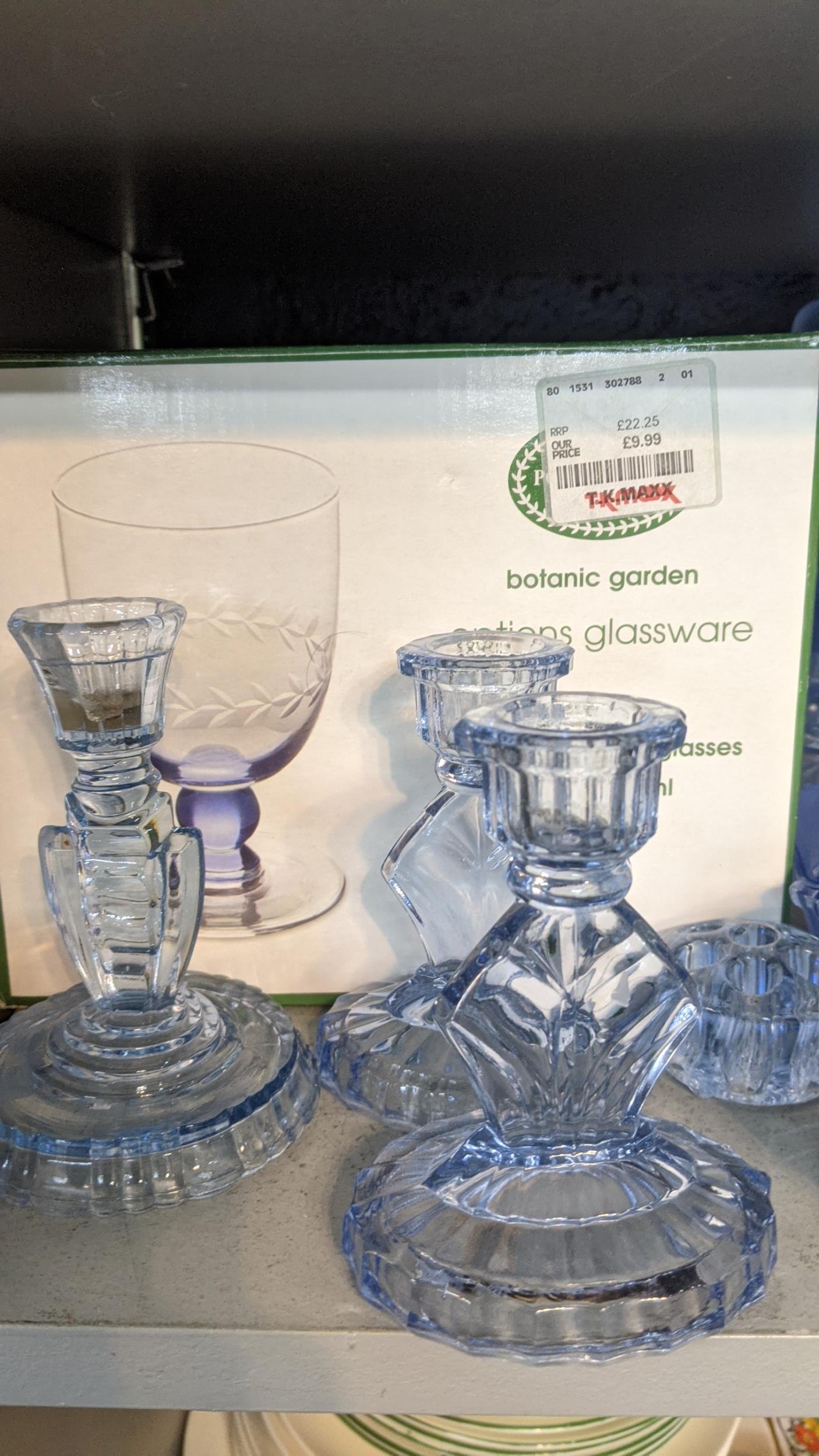 A mixed lot of glassware to include a boxed Portmerion Botanic glass and others Location: - Image 2 of 5