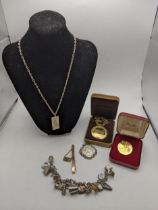 Mixed costume jewellery to include a gold plated necklace, horse shoe brooch, locket, tie clip and