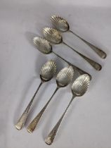 A set of six Georgian tea spoons with scallop design bowls, cased, 66.9g Location: