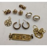 A quantity of 9ct gold and yellow metal jewellery to include earrings, necklaces and pendants