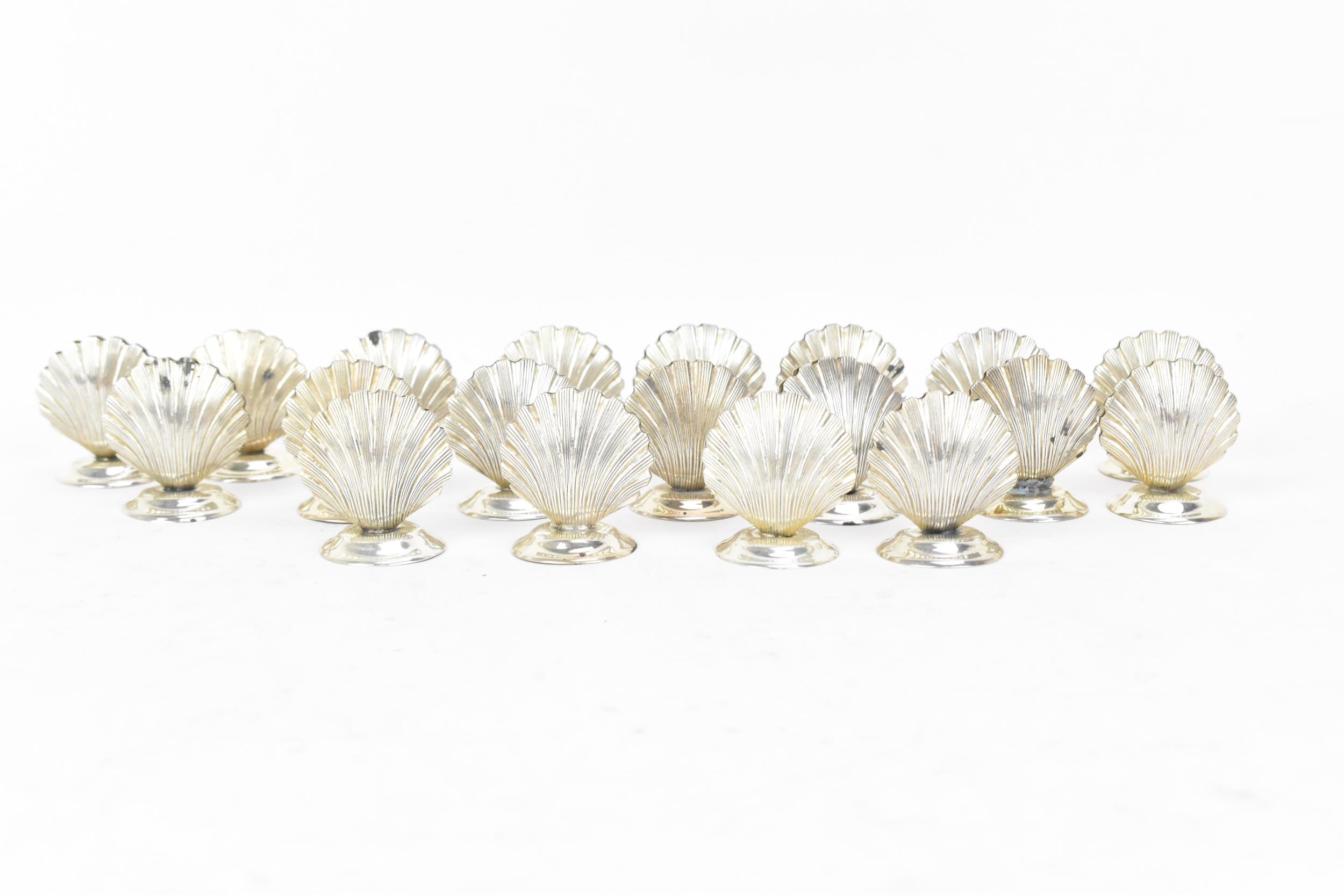 A set of sterling silver shell-shaped menu holders, or place names, each designed as a clam shell - Image 3 of 6