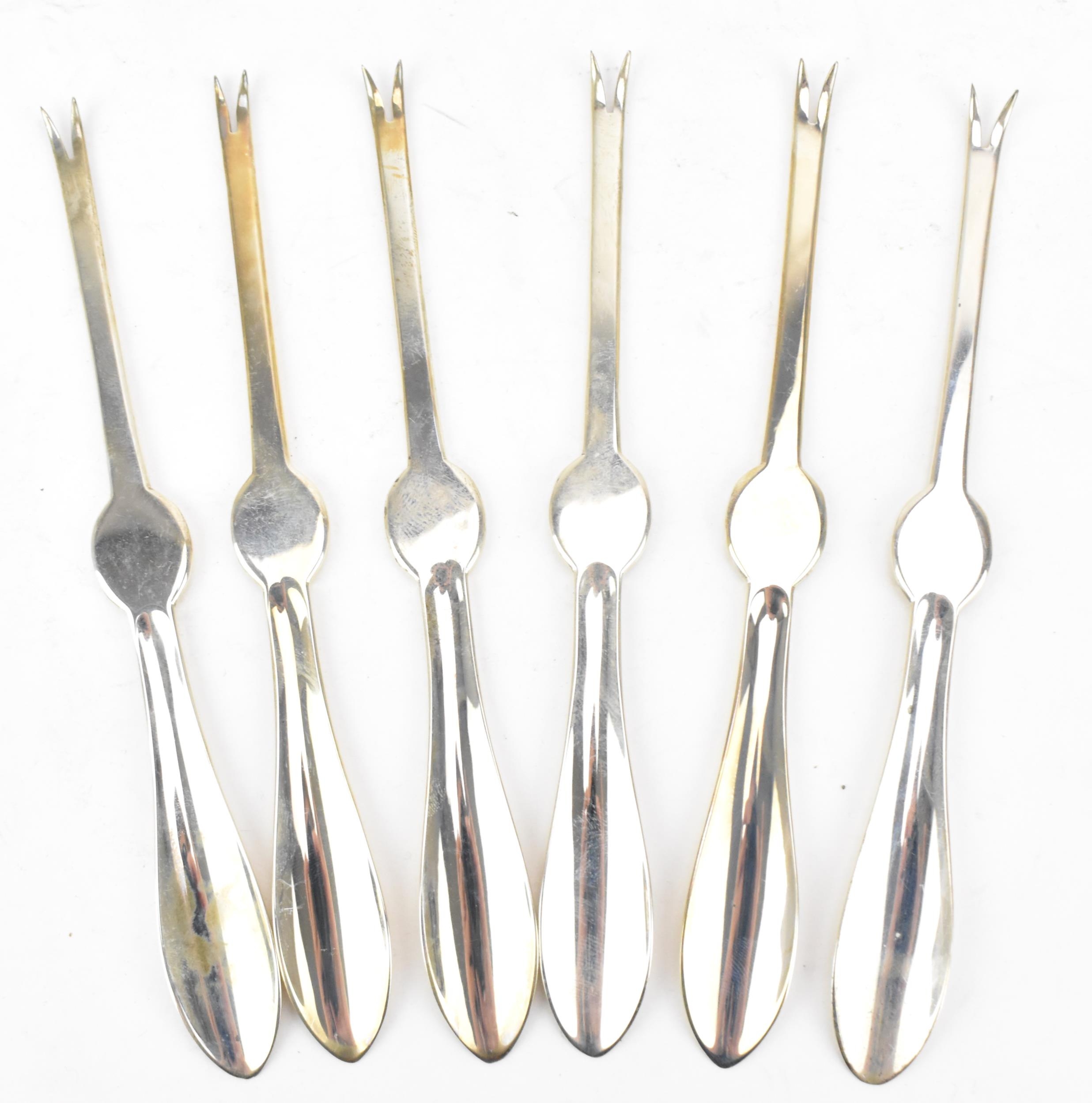A set of six George V silver crab forks by Walker & Hall, 16 cm long, combined weight 144 grams