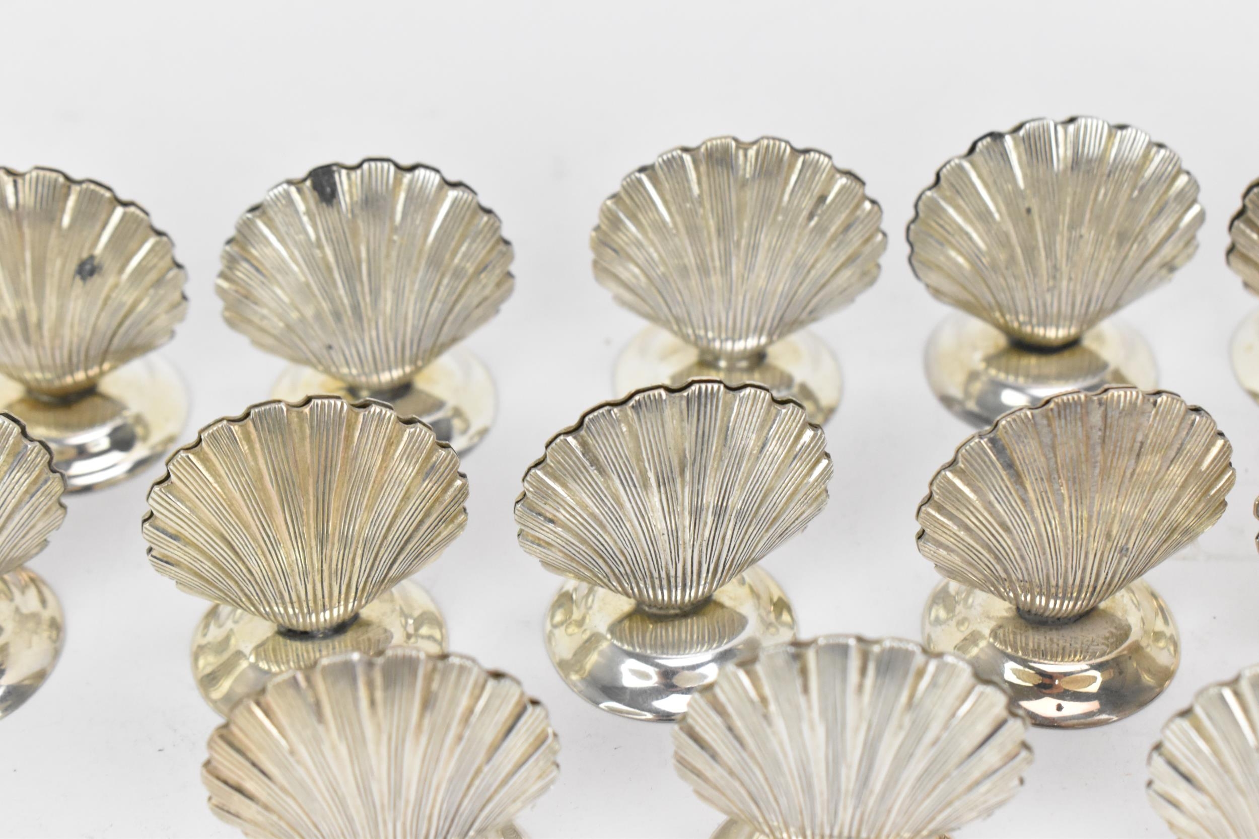 A set of sterling silver shell-shaped menu holders, or place names, each designed as a clam shell - Image 5 of 6