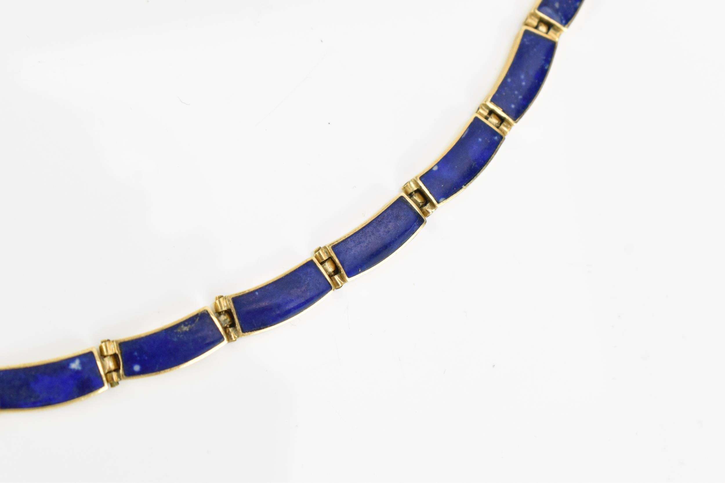 A yellow metal and lapis lazuli necklace, with curved rectangular links each inset with lazuli - Image 3 of 5