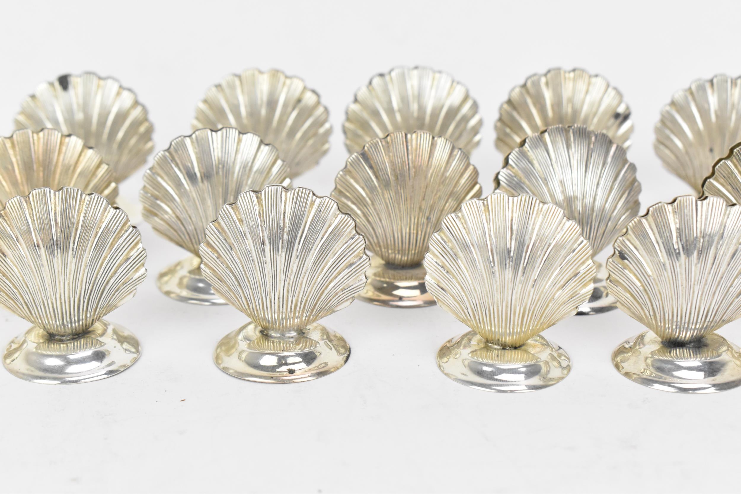 A set of sterling silver shell-shaped menu holders, or place names, each designed as a clam shell - Image 4 of 6