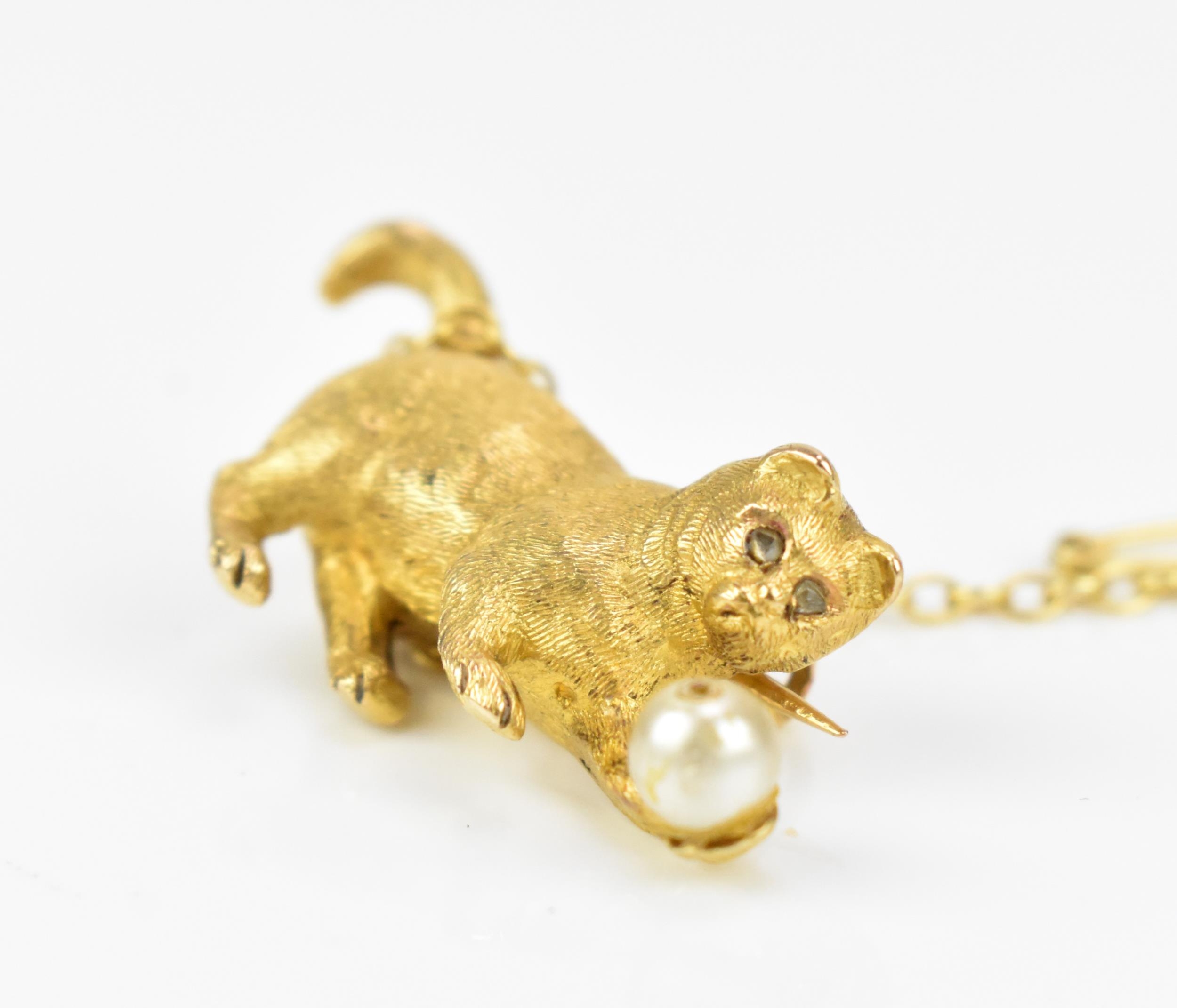 An 18ct yellow gold, diamond and pearl brooch of a cat playing with a ball, naturalistically - Image 5 of 5