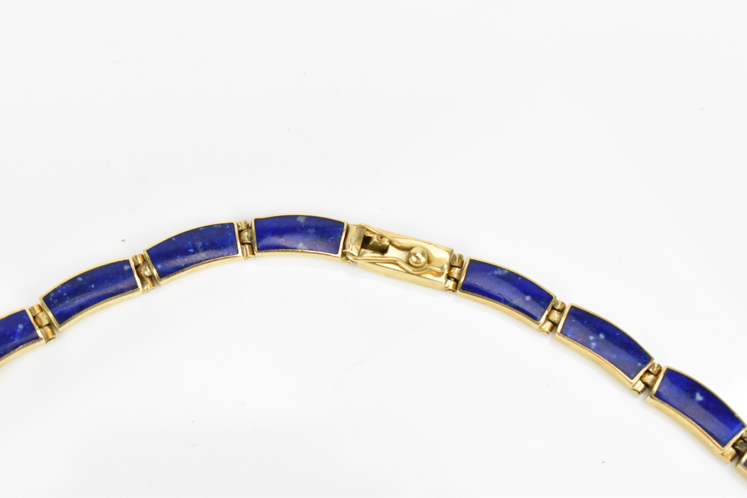 A yellow metal and lapis lazuli necklace, with curved rectangular links each inset with lazuli - Image 2 of 5