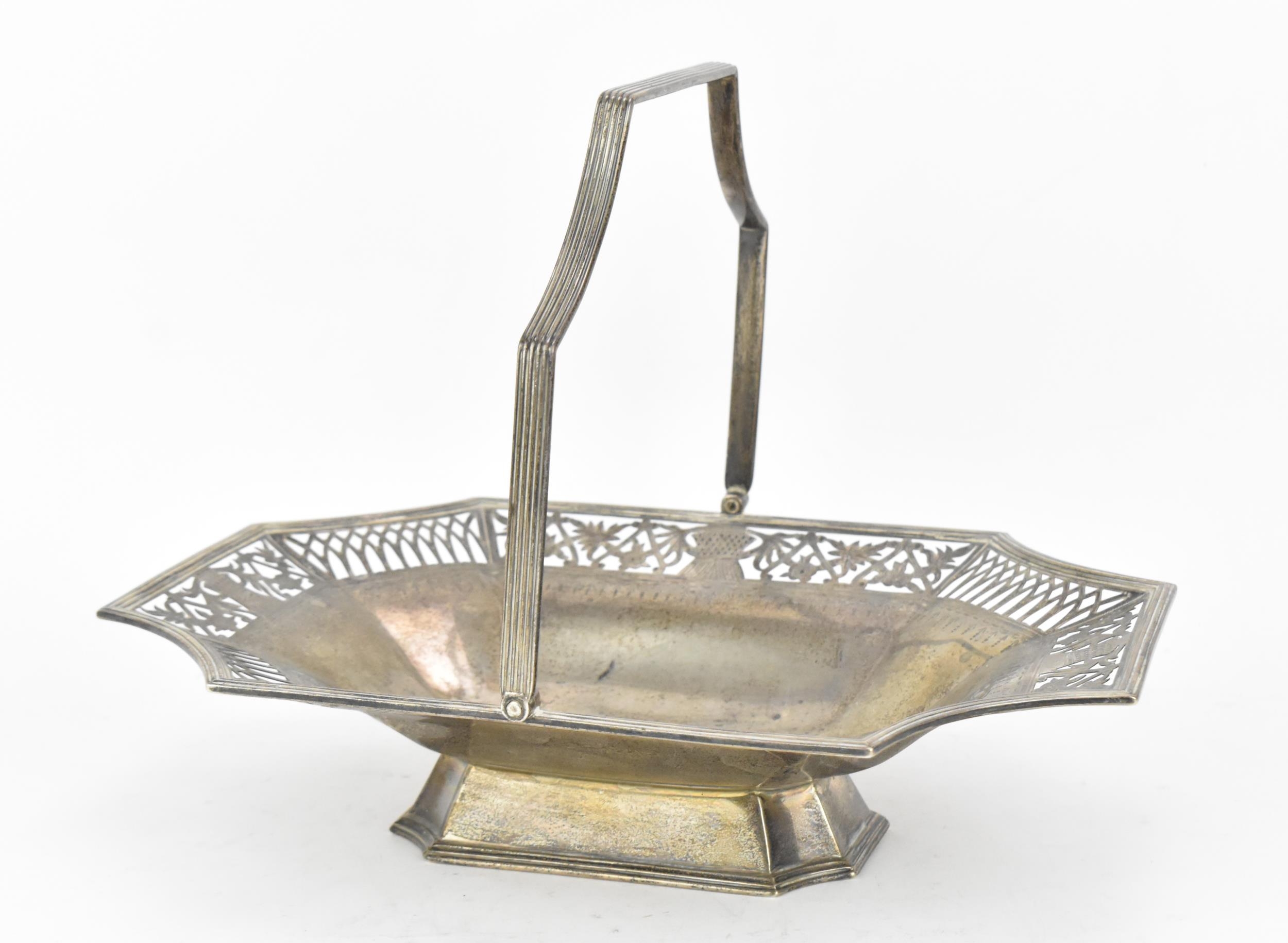 A Victorian silver fruit basket by Goldsmiths & Silversmiths Co, Sheffield 1895, with swing