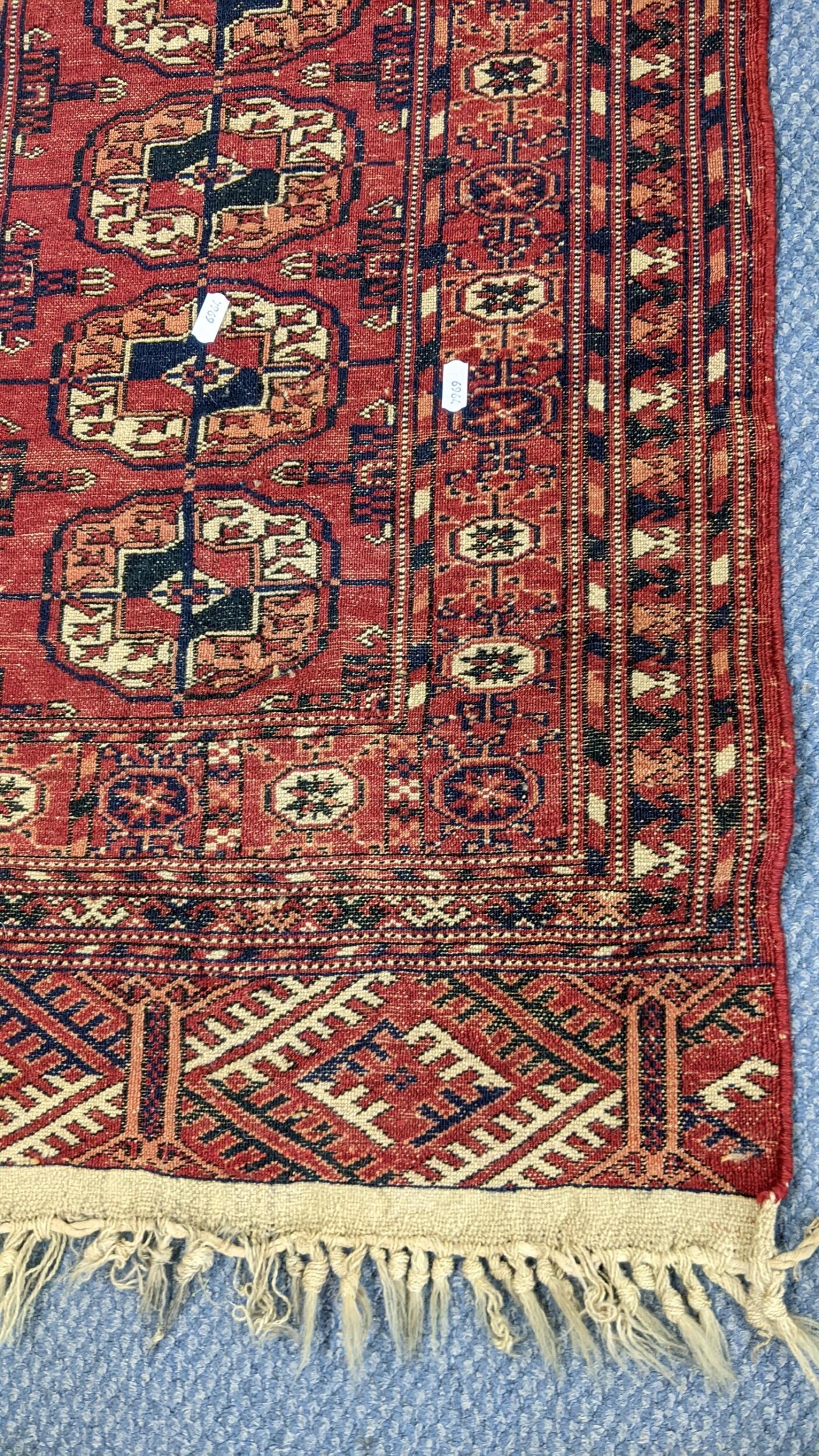 A hand woven Persian design red ground small rug having elephant foot motifs and multiguard borders, - Image 4 of 4