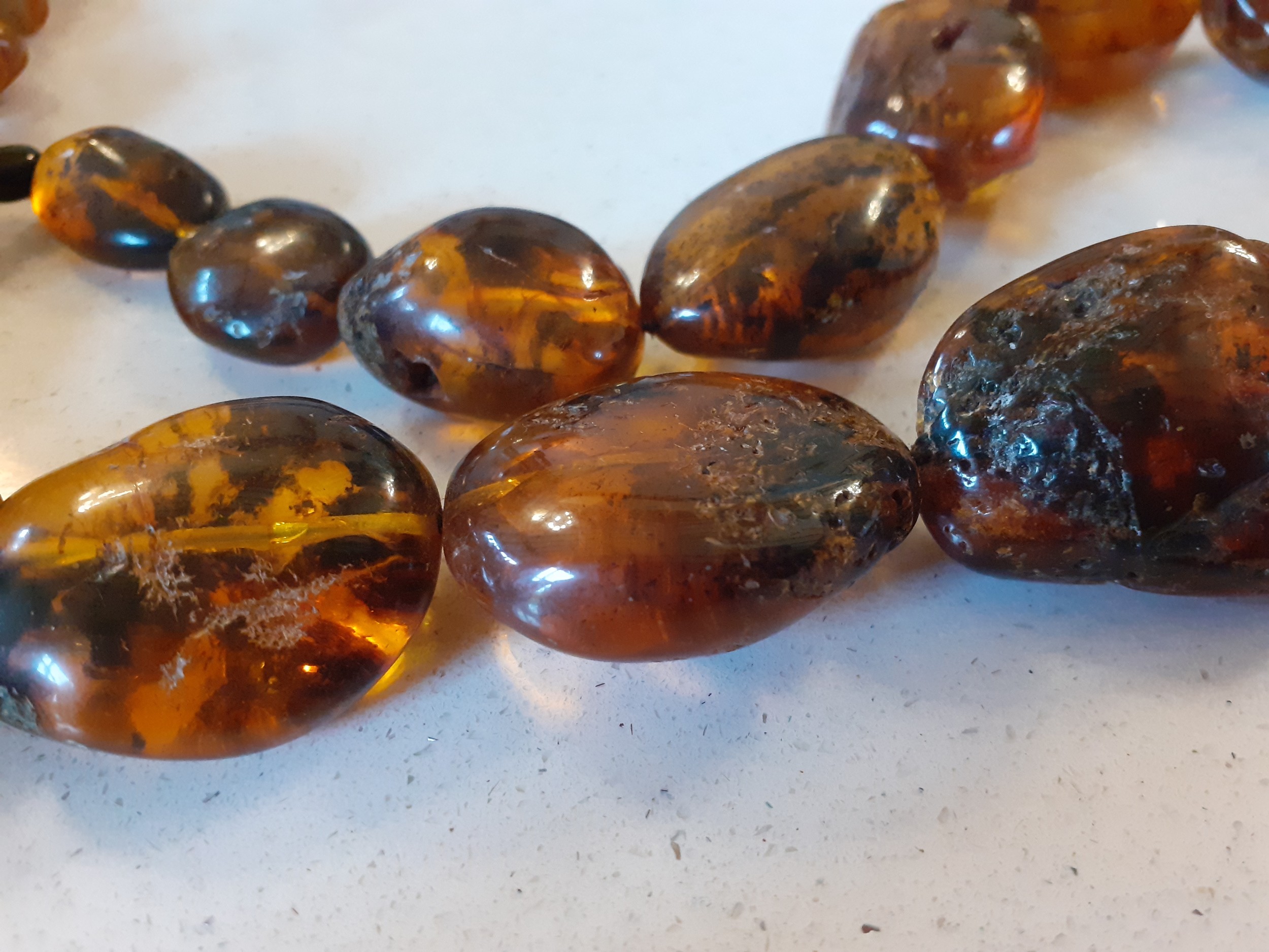 A vintage amber necklace having 15 beads of various sizes and shapes together with 2 vintage rough- - Image 5 of 9