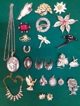 Vintage brooches to include a Trifari gold tone leaf brooch, a Sarah Coventry gold tone flower