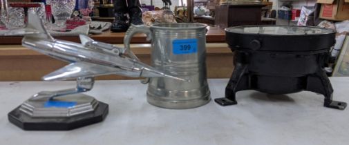 Aviation collectables to include a pewter tankard engraved May 1973 -Nov 1977, A BOAC table