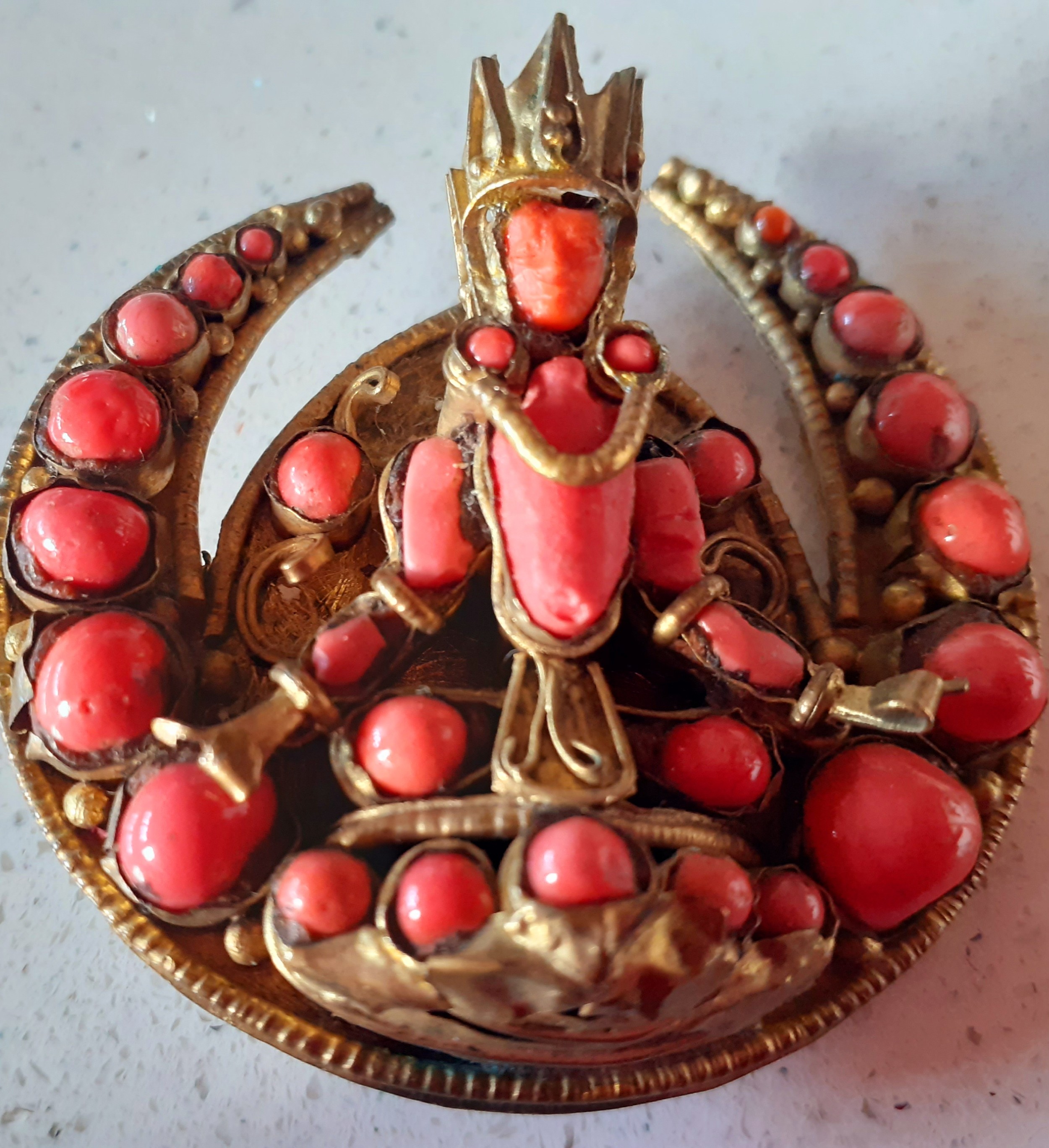 Vintage costume jewellery to include an Indian gold tone and red coral brooch of a seated - Image 2 of 10