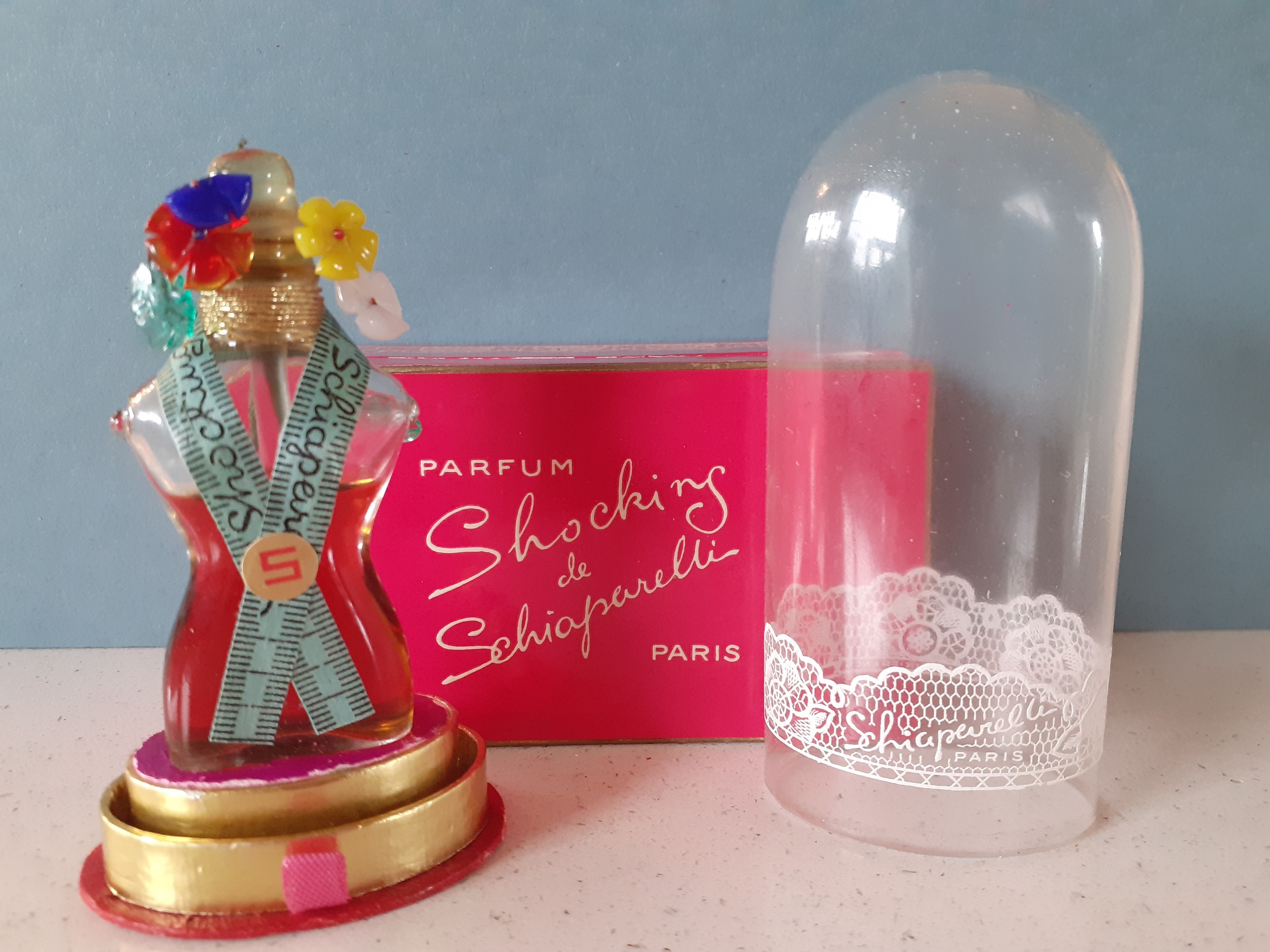 Elsa Schiaparelli-A 1930's-1950's 0.5oz bottle of Shocking de Schiaparelli parfum created by Jean - Image 2 of 6
