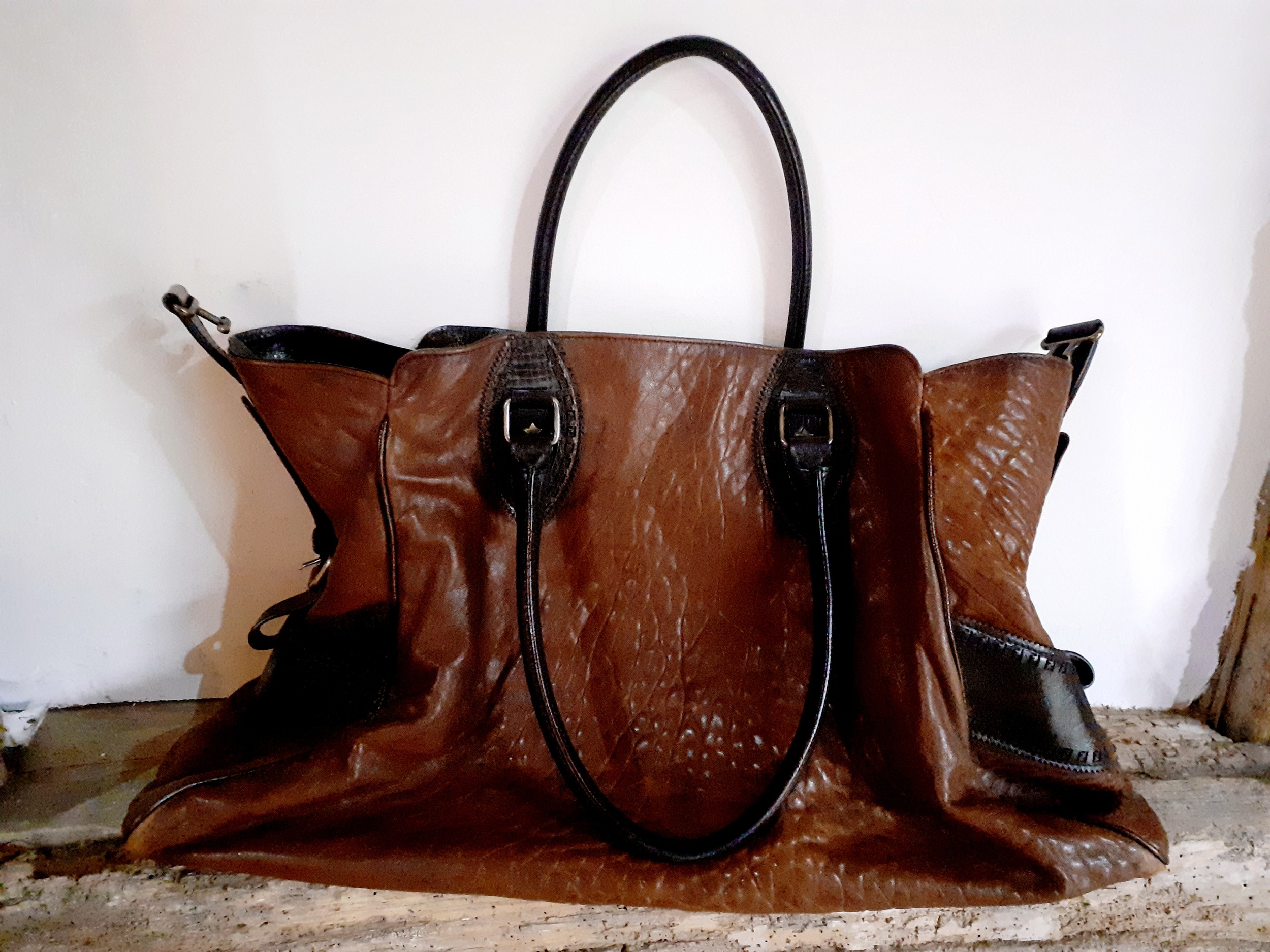 Fendi-A brown leather Selleria boho bag having rolled dark brown leather handles, side pockets, - Image 6 of 6