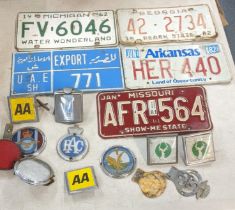 A mixed lot to include vintage number plates, along with various vintage car badges to include AA,