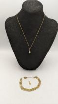 Mixed 9ct gold to include a 9ct gate link bracelet, a tortoise pendant and necklace, total weight