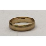 A 9ct gold wedding band 4.7g Location: