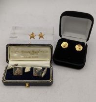 Two pairs of 14ct gold earrings, one pair in the form of a star fish, total weight 4g, together with