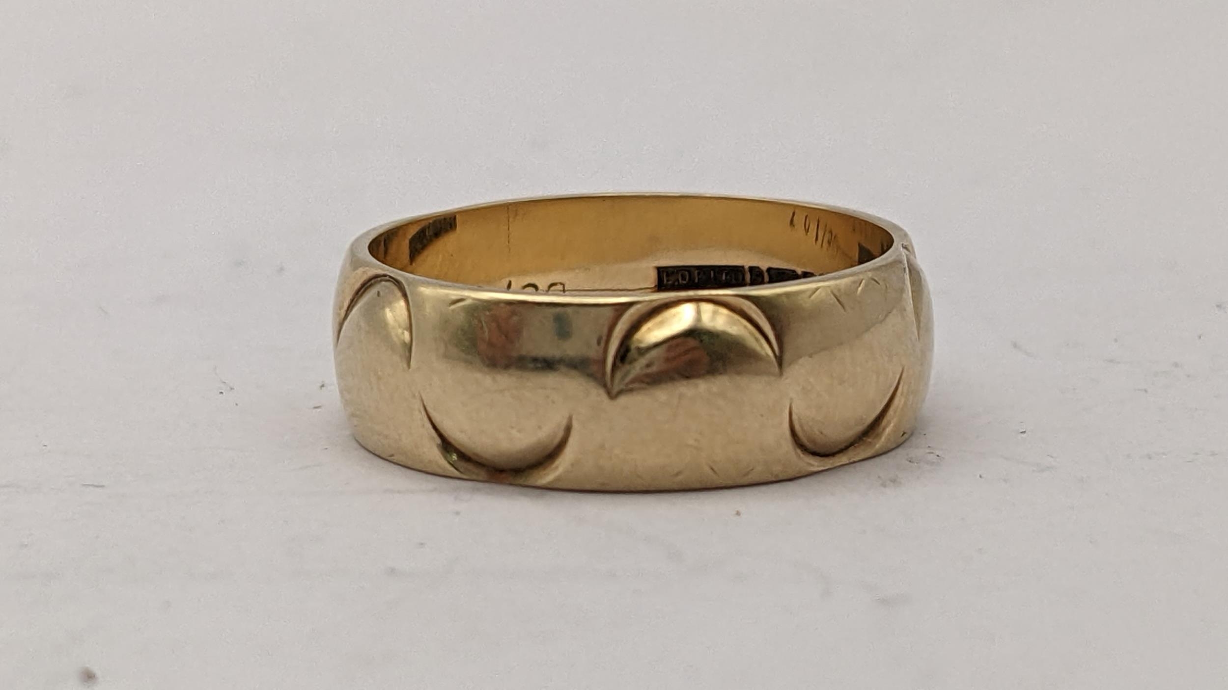 A 9ct gold wedding band, 4.6g Location: