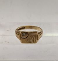 A 9ct gold gents signet ring set with a pace stone, total weight 4.9g, Location: