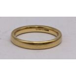 An 18ct gold wedding ring 3.8g Location: