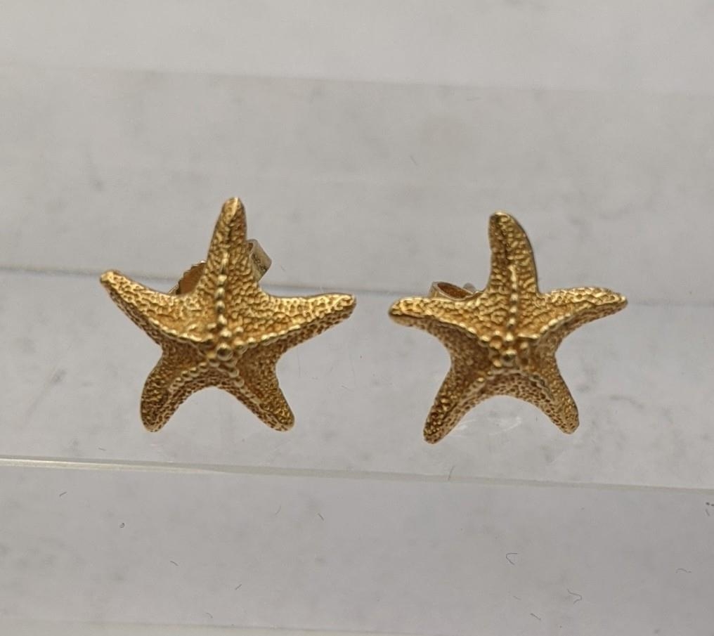 Two pairs of 14ct gold earrings, one pair in the form of a star fish, total weight 4g, together with - Image 3 of 4