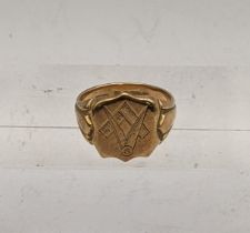 A 9ct gold gents signet ring set with a pace stone, total weight, 4.9g, Location