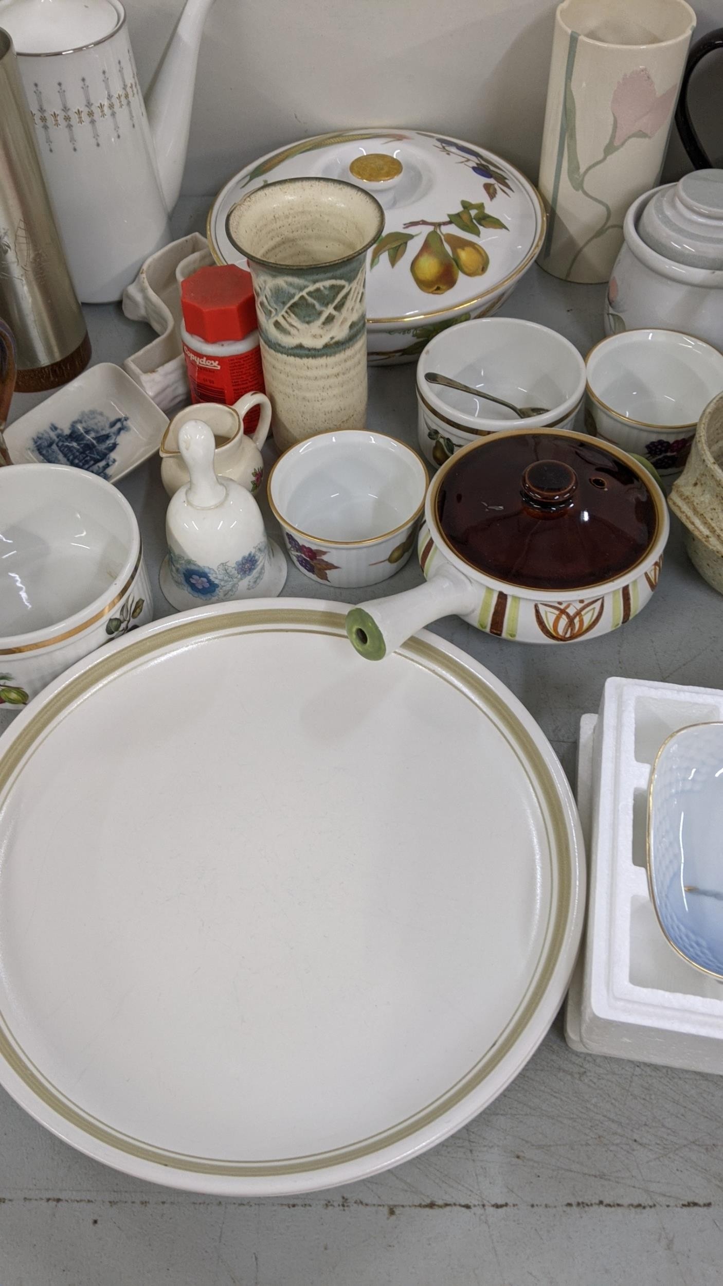 A mixed lot to include Victorian and later porcelain, brassware and a 19th century sewing box, Denby - Image 10 of 14