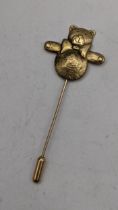 A 9ct gold stick pin, the terminal fashioned as a teddy bear 3.4g Location: