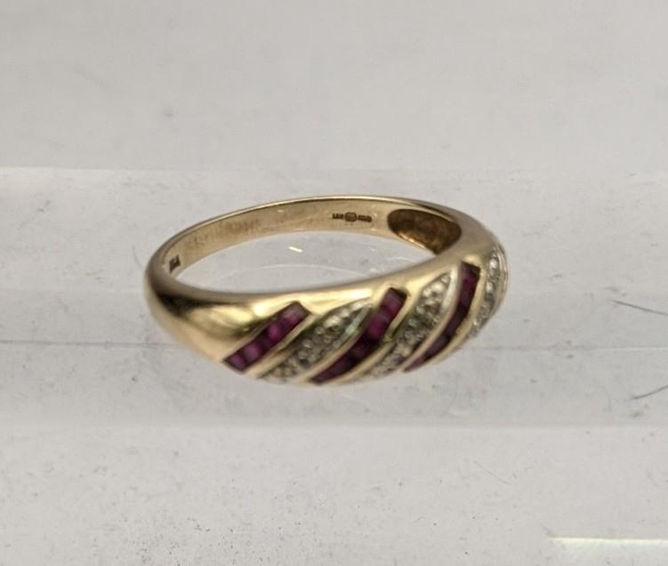 Three 9ct gold rings to include a diamond and ruby bomb ring, a ring set with amethysts and one - Image 3 of 4